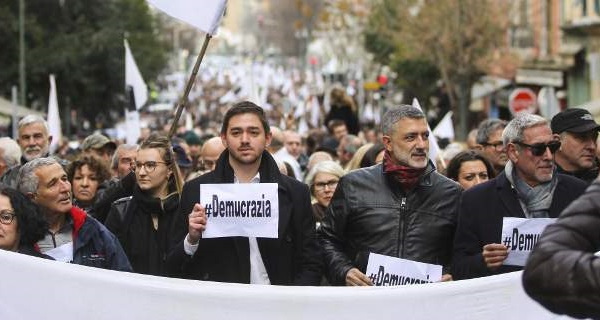 μακρόν