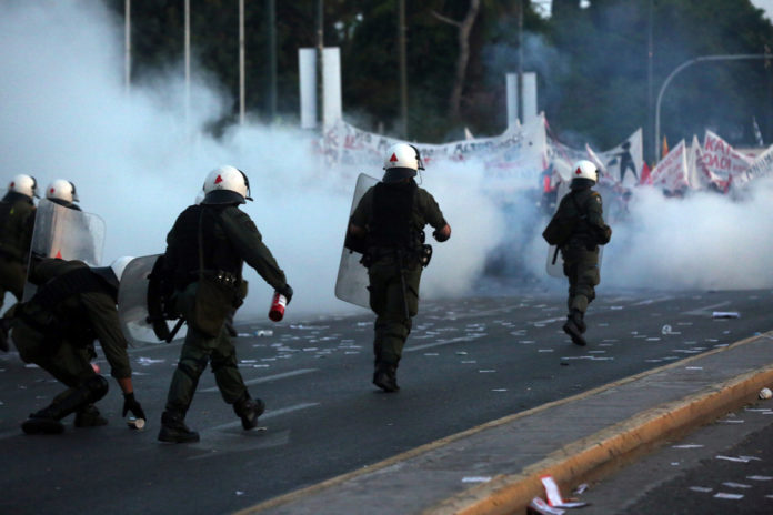 δακρυγόνα