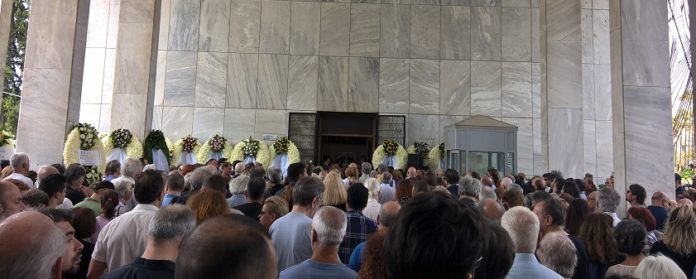 μάνο