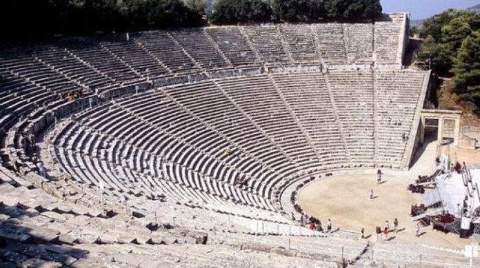 θεσμοφοριάζουσες