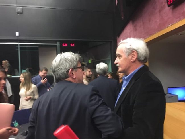 Χουντής