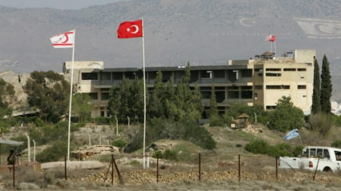 στρατιώτες