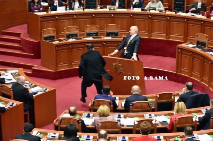 έντι