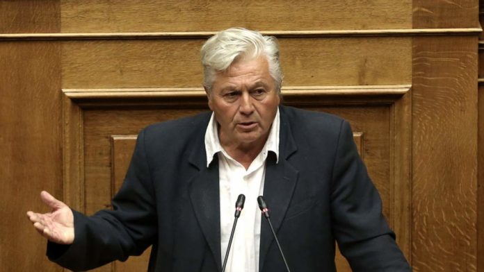 τέσσερις