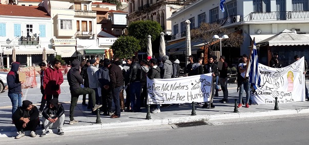 πρόσφυγες