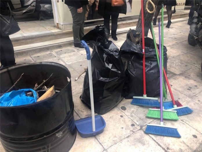 καθαρίστριες