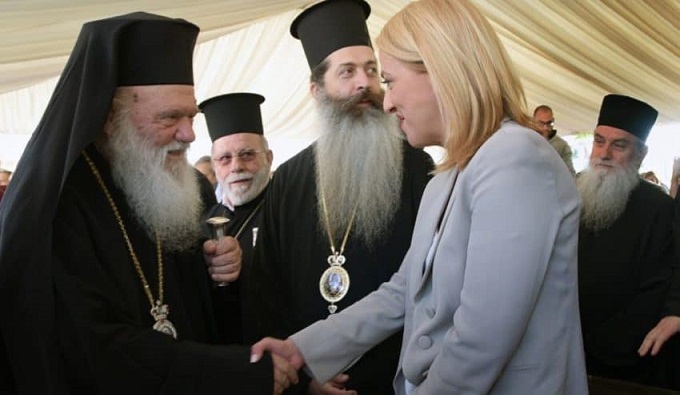 σκανδαλώδης