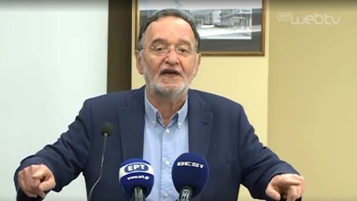 μιλάει