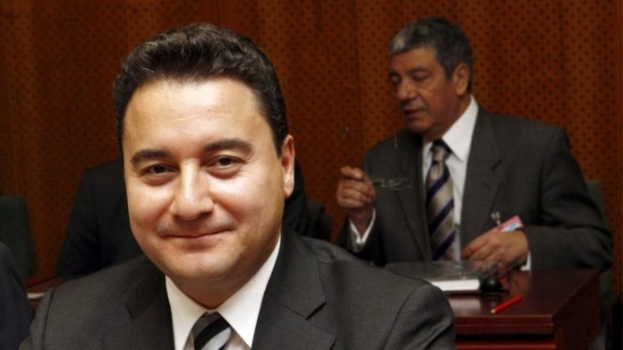 παραιτήθηκε