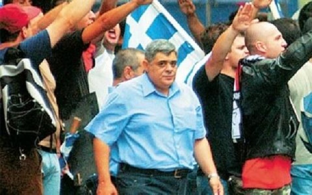 απολογείται