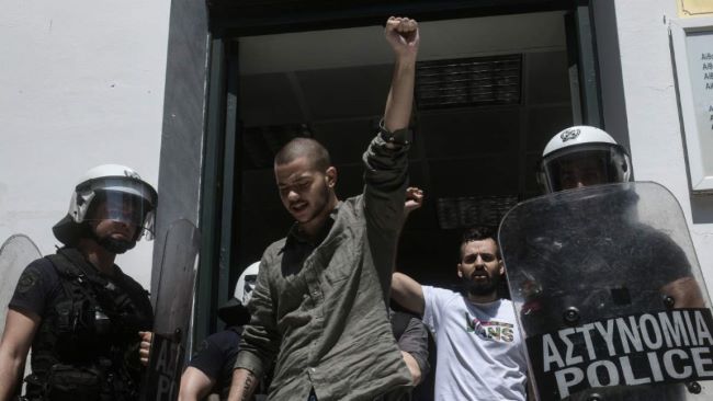 συλληφθέντες