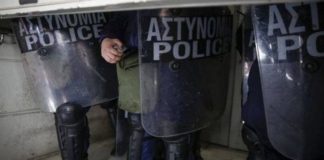 αστυνομικοί χτύπησαν ένα 5χρονο παιδί