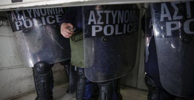 αστυνομικοί χτύπησαν ένα 5χρονο παιδί