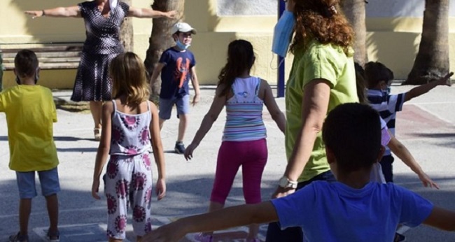 κόλλησαν κορονοϊό από τα παιδιά
