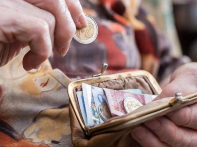 800 ευρώ σε κάθε έναν συνταξιούχο