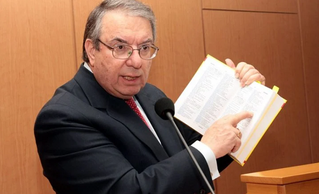 Κόντρες Μπαμπινιώτη