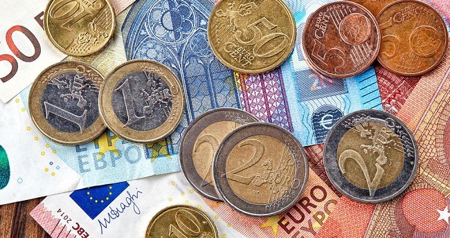 νόμος που απαγορεύει αύξηση του κατώτατου μισθού