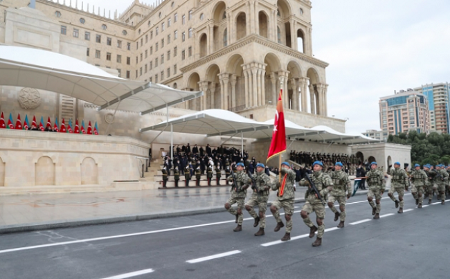 Στρατιωτική παρέλαση στο Μπακού