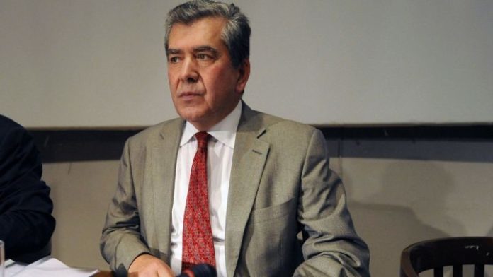Μείωση συντάξεων και μισθών των δημοσίων υπαλλήλων