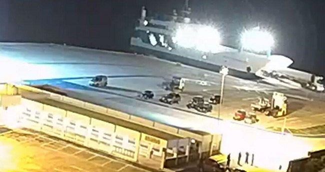 Με πειρατική επιχείρηση αποβίβασαν