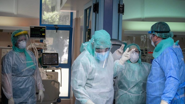 Σχεδόν οι μισοί εργαζόμενοι σε ΜΕΘ