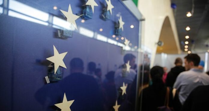 Όλο και πιο αναπόφευκτη μια διπλή ύφεση