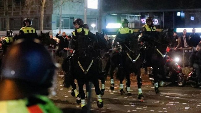 Εξαπλώνονται οι ταραχές εξαιτίας των απαγορεύσεων