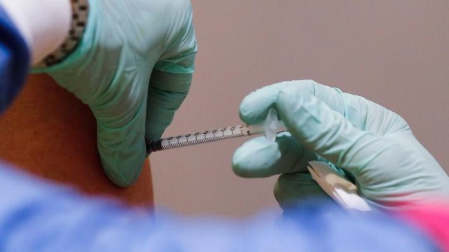 Εμβόλιο: Λυσσαλέος ανταγωνισμός