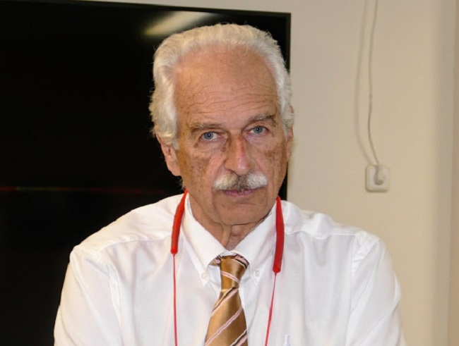 Ο ιός γίνεται μεταδοτικότερος και λιγότερο