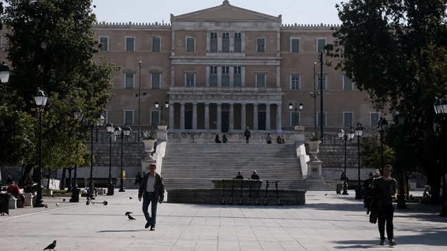 Kυβέρνηση - λοιμωξιολόγοι τρομοκρατούν