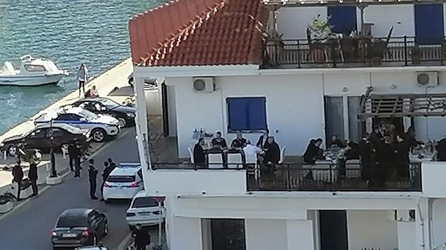 συνωστισμός με Μητσοτάκη στην Ικαρία