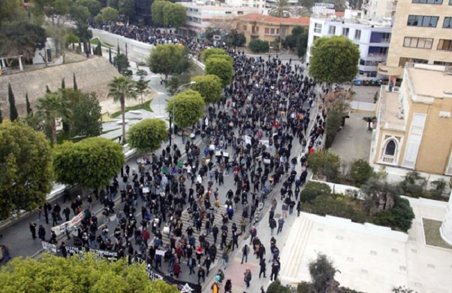 Λευκωσία: 10.000 στην πορεία