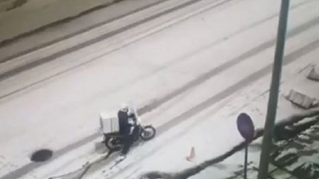 Καταβάλλεται κανονικά μισθός