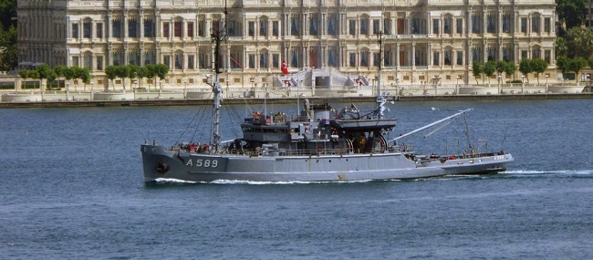 Επιβάλλει τετελεσμένα και εξευτελίζει