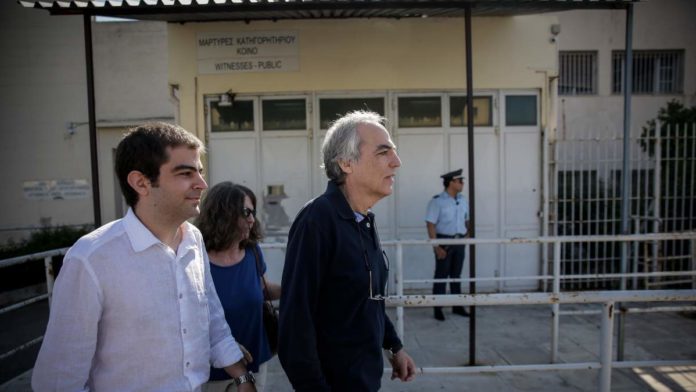 Το Facebook «έκοψε» τις αναρτήσεις του γιου