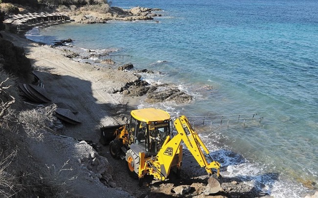 «Παγώνουν» οι κατεδαφίσεις σε αιγιαλούς