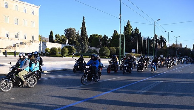 Μοτοπορεία διανομέων στο κέντρο