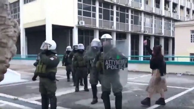 Λεβέντισσα του