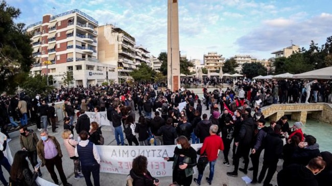 Πολυπληθής συγκέντρωση κατά της αστυνομικής βίας