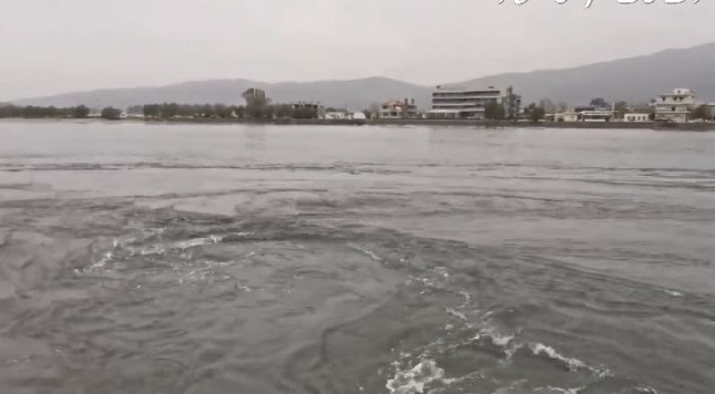 δίνες και αυξομειώσεις στην στάθμη