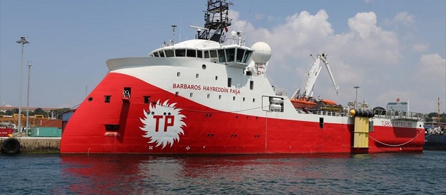 Σε ελληνικά χωρικά ύδατα συνοδεία κορβέτας