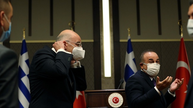Χάος στη συνέντευξη Τύπου Δένδια