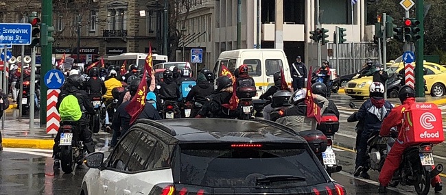Υπό βροχή η μοτοπορεία των «ντελιβεράδων»