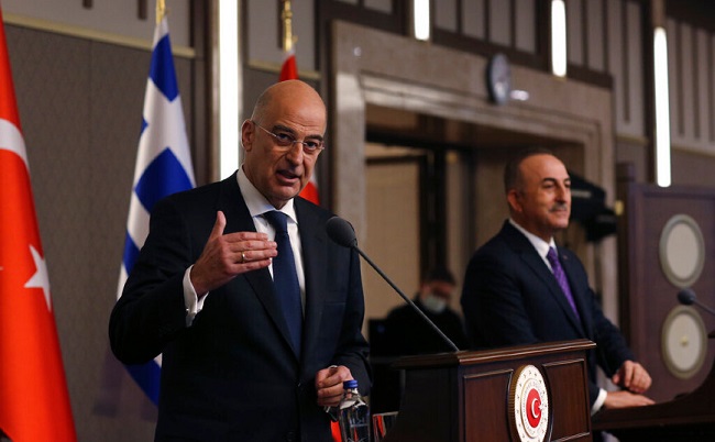 Λυσσαλέα επίθεση των ΜΜΕ στον Δένδια