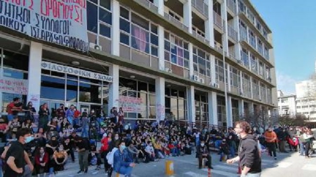 φοιτητικοί σύλλογοι στην Ελλάδα καταγγέλλουν βανδαλισμούς