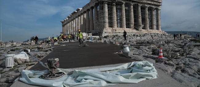Η κυβέρνηση έστειλε εργάτες με κομπρεσέρ
