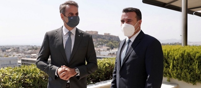 Τα στέλνουν στα θερινά τμήματα Βουλής