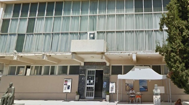 Άγριος ξυλοδαρμός δημοτικού