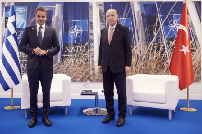 Ο Μητσοτάκης φιλοτεχνεί ατελώς