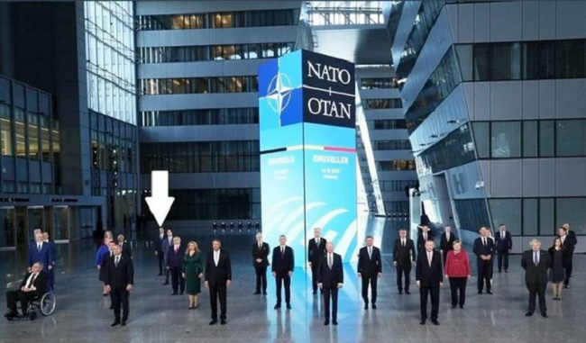 Φωτογραφία ΝΑΤΟ: Κάπου στο βάθος Μητσοτάκης-